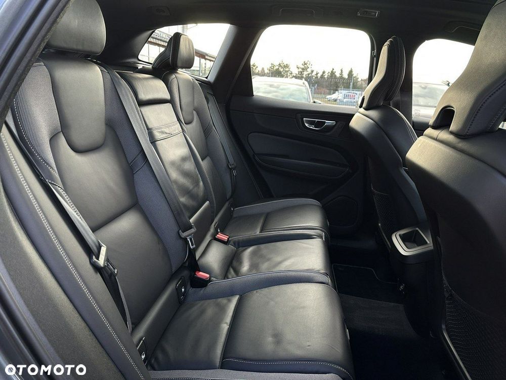 Volvo XC 60 D4 R-Design - 25