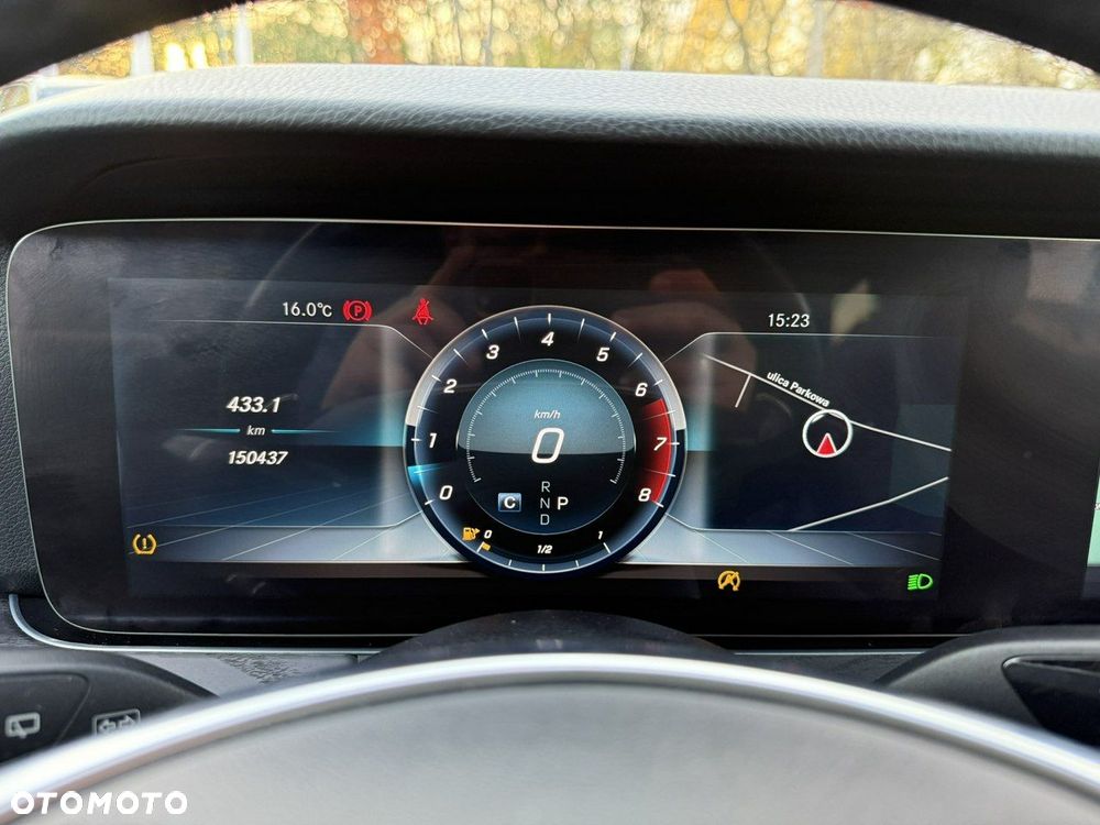 Mercedes-Benz Klasa E 400 4-Matic 9G-TRONIC - 15