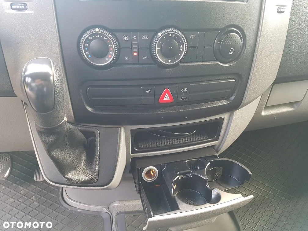 Mercedes-Benz SPRINTER - 24
