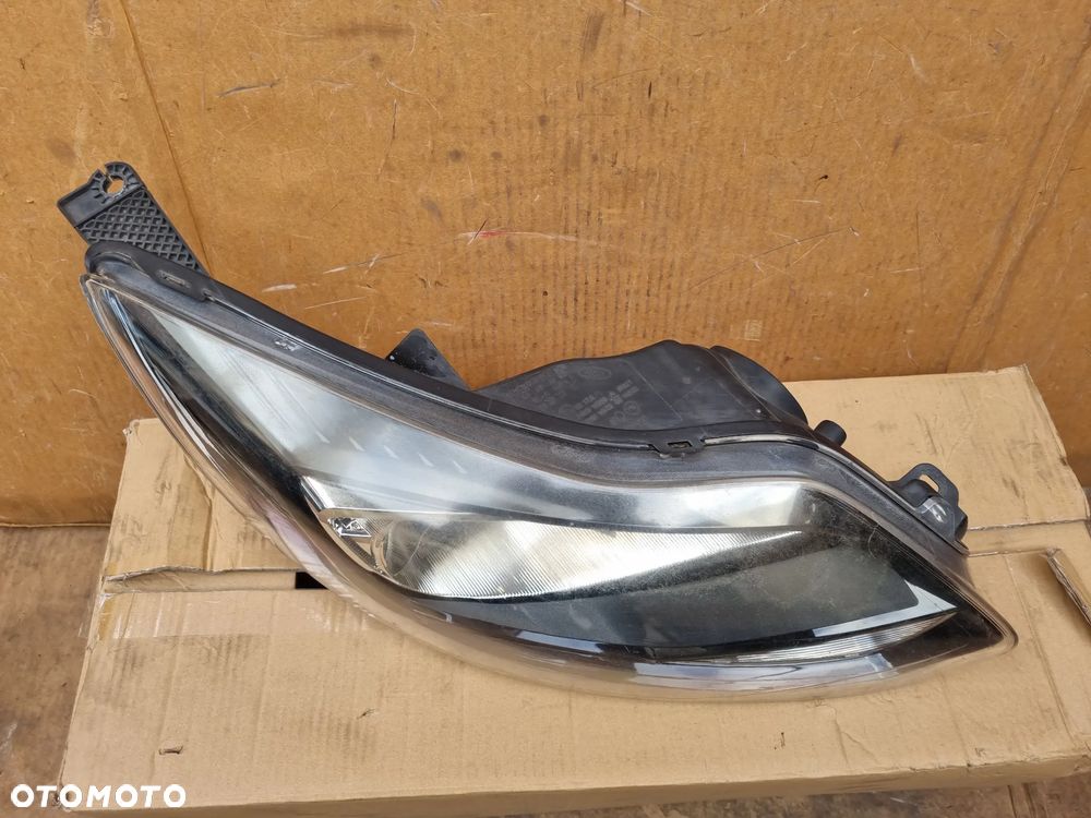 FORD FOCUS MK3 LAMPA PRAWA PRZÓD - 2