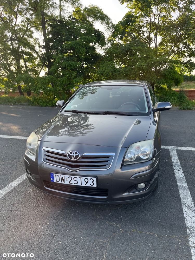 Toyota Avensis 2.0 D-4D Sol - 2