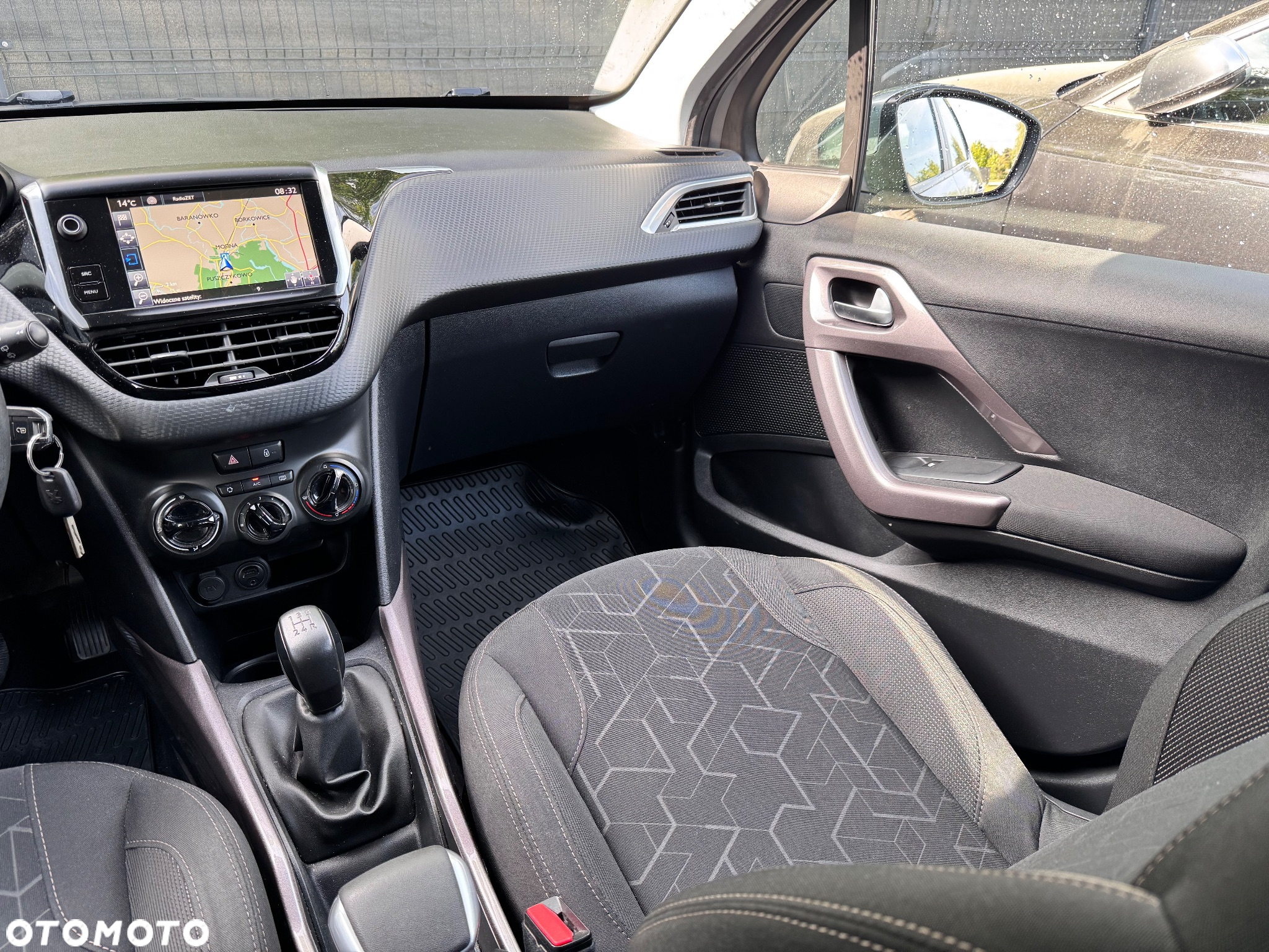 Peugeot 2008 1.2 Pure Tech Allure S&S - 8