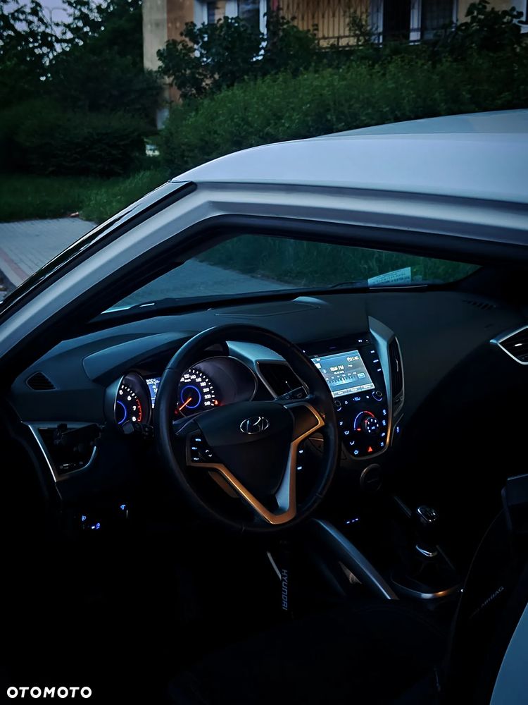 Hyundai Veloster 1.6 Style - 17