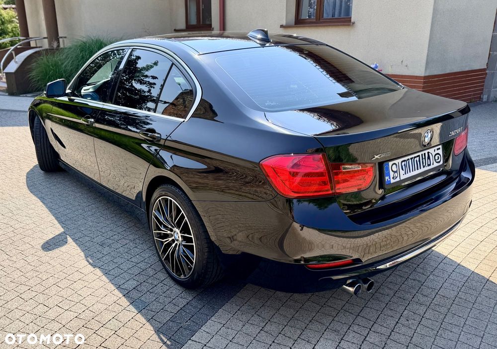 BMW Seria 3 328i xDrive Luxury Line - 7