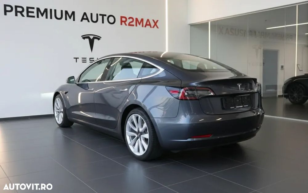 Tesla Model 3 - 3
