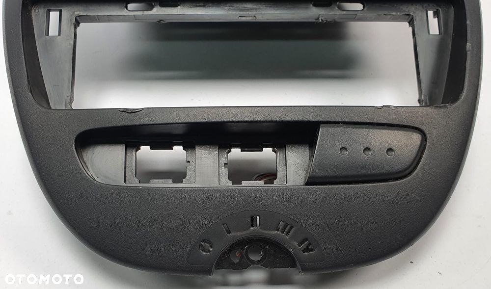 RAMKA OSŁONA DESKI KONSOLI TOYOTA AYGO 55405-0H010 - 2