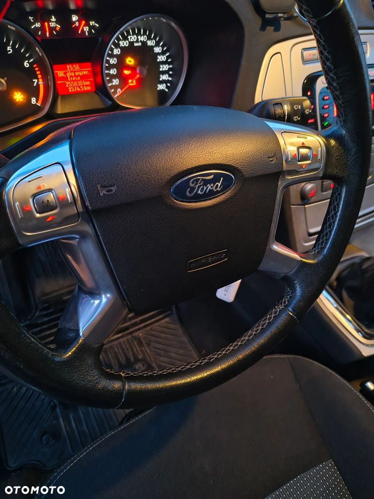 Ford Mondeo 1.6 Ghia - 11