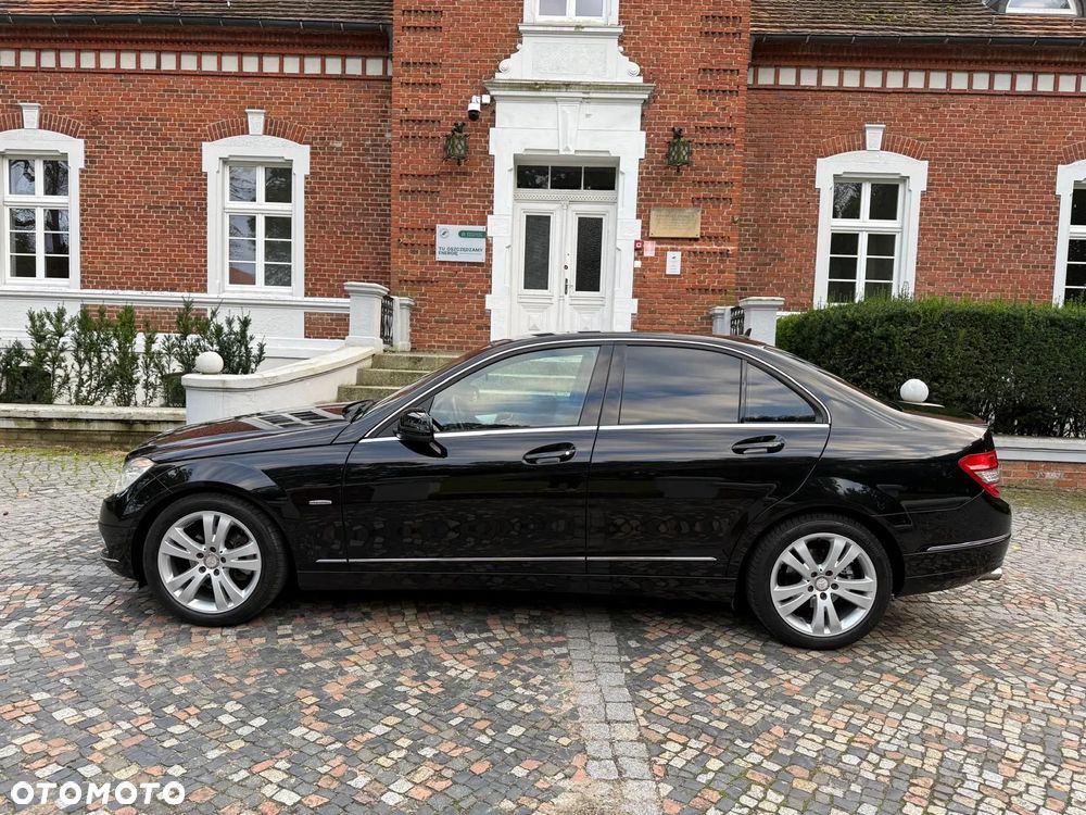 Mercedes-Benz Klasa C 180 T CGI Automatik BlueEFFICIENCY Avantgarde - 11