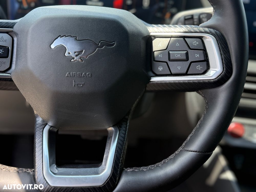 Ford Mustang - 7