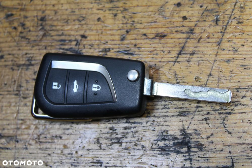 kluczyk obudowa kluczyka pilot toyota auris II oryginał - 3