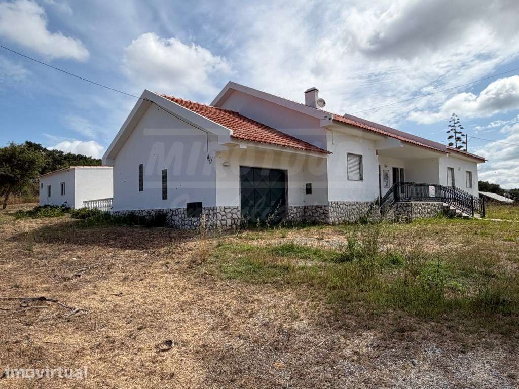 Moradia T4 com amplo terreno a poucos minutos da praia de Santo André - Grande imagem: 4/36