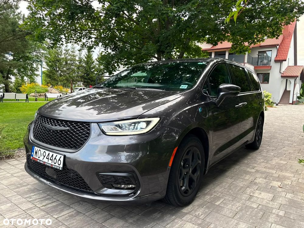 Chrysler Pacifica - 4