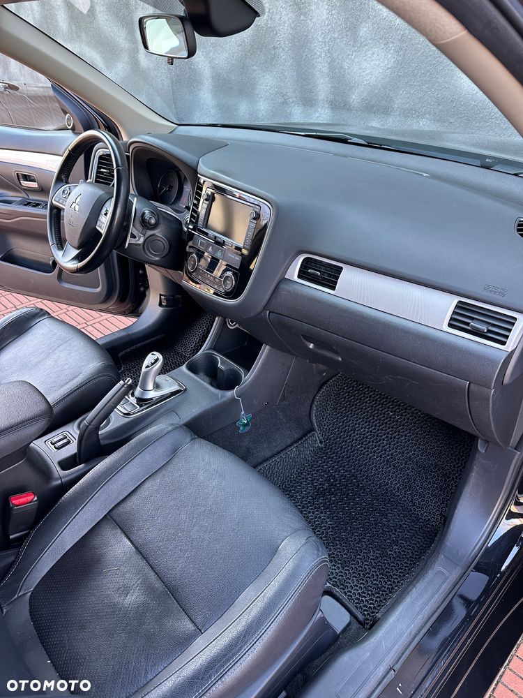 Mitsubishi Outlander - 10