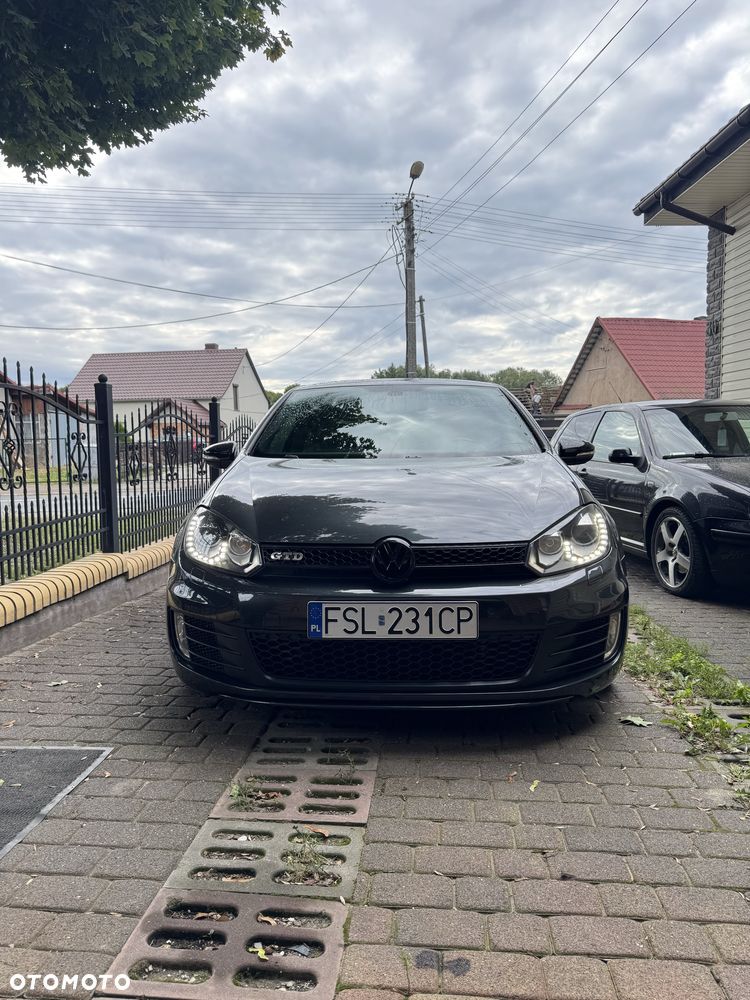 Volkswagen Golf - 2