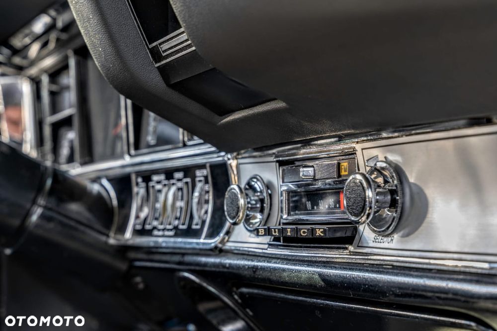 Buick Riviera - 8