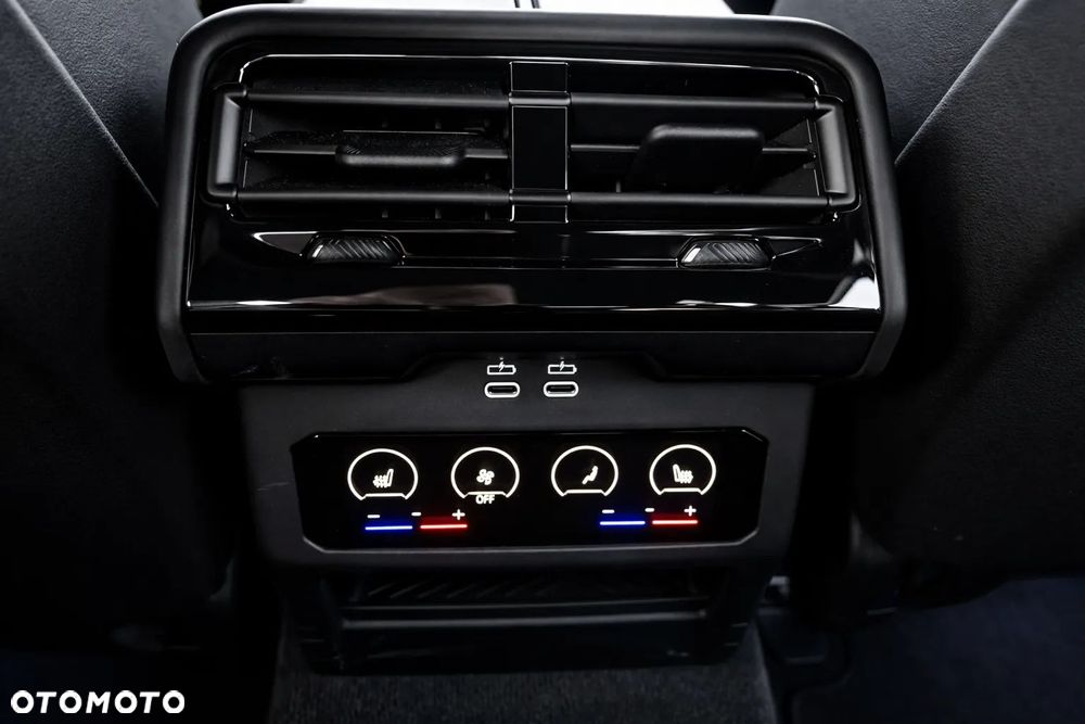 BMW Seria 5 520i mHEV - 11