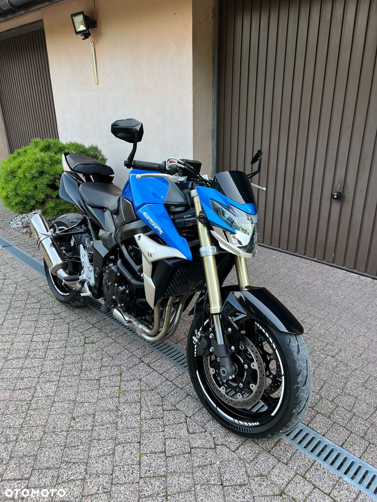 Suzuki GSR - 9