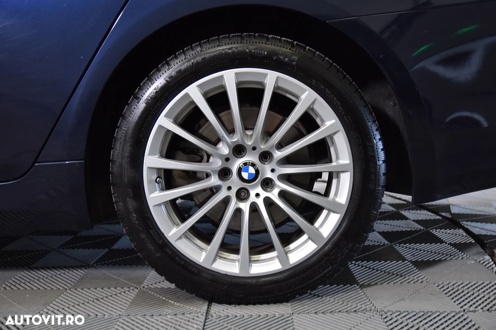 BMW Seria 5 520i Aut. Luxury Line - 13