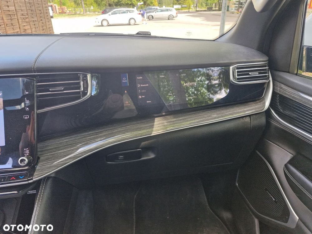 Jeep Wagoneer - 14