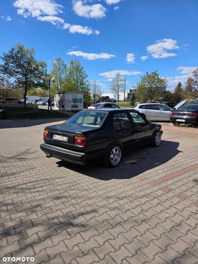 Volkswagen Jetta - 2