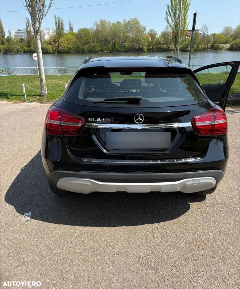 Mercedes-Benz GLA - 7