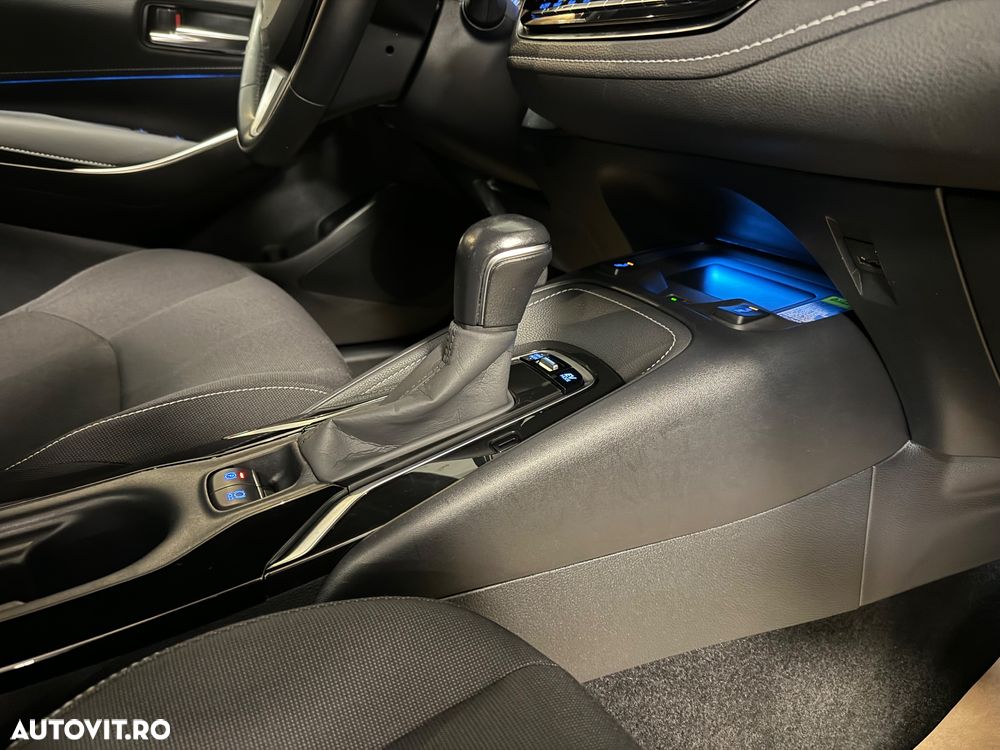 Toyota Corolla 1.8 Hybrid Team Deutschland - 29