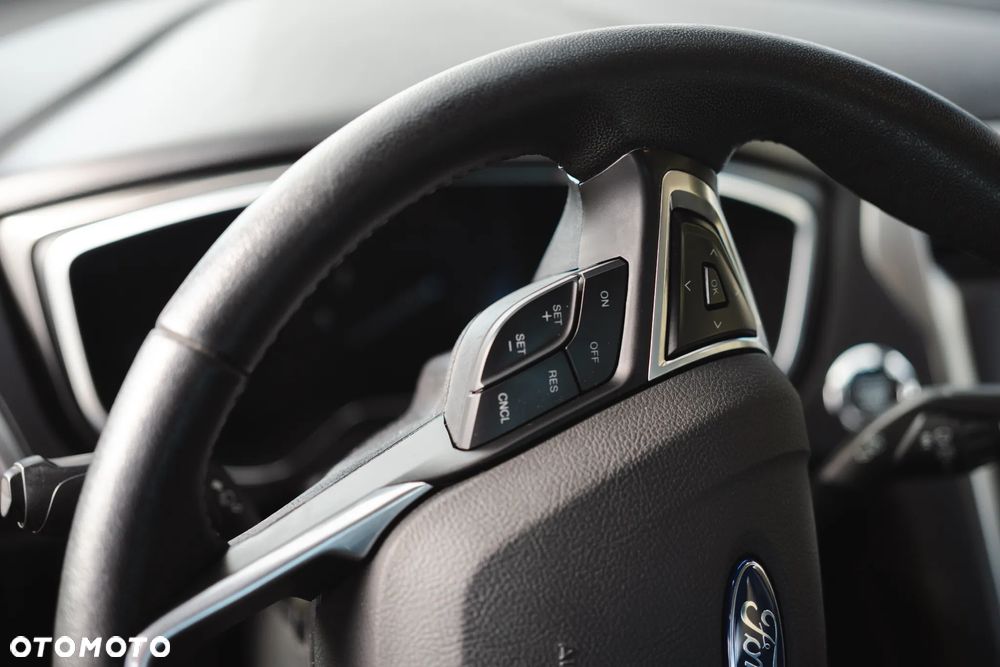 Ford Fusion - 10