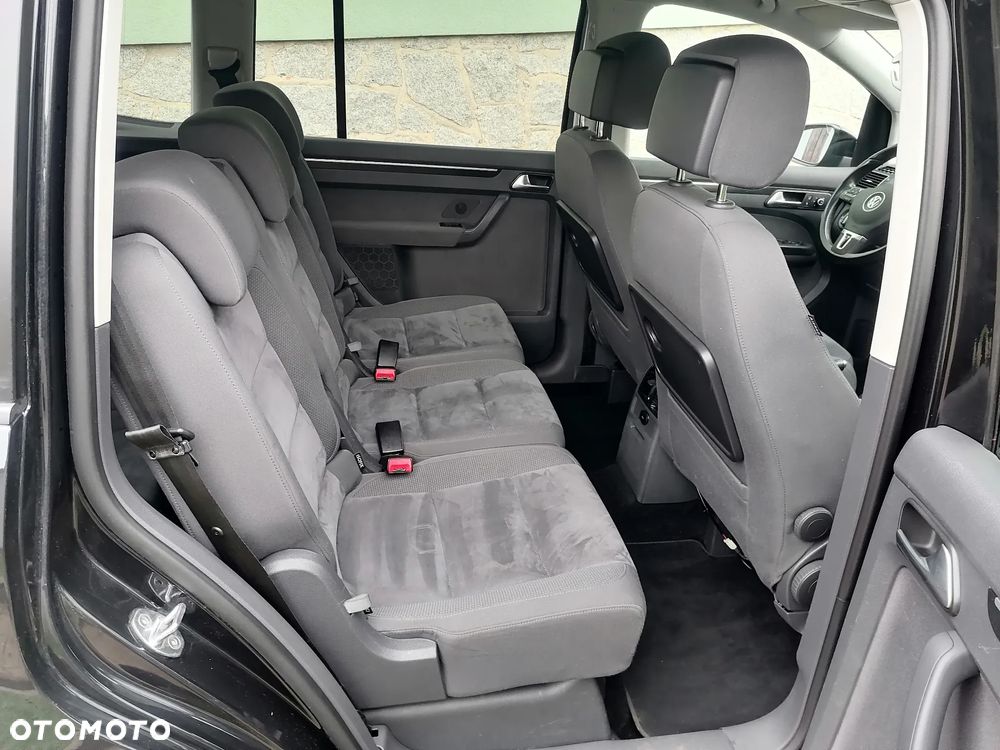 Volkswagen Touran - 10