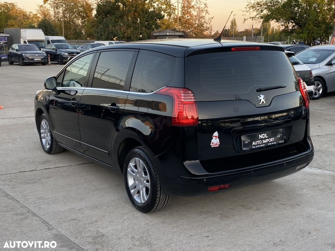 Peugeot 5008 HDI 115 Active - 12