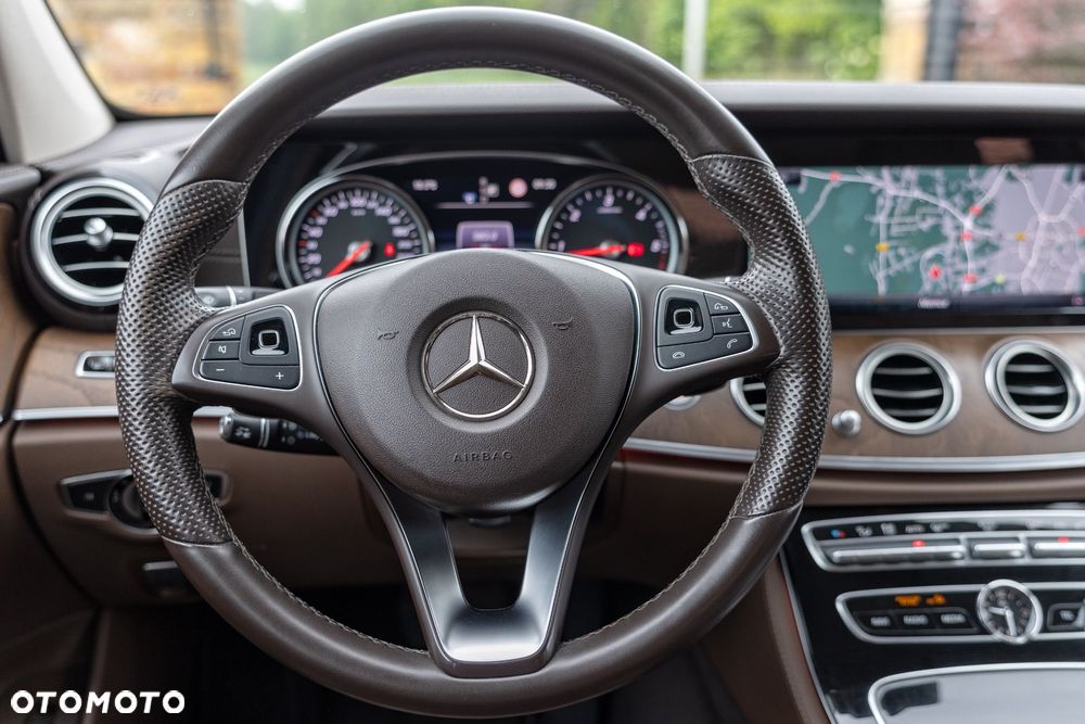 Mercedes-Benz Klasa E 220 d 4-Matic Business Edition 9G-TRONIC - 13