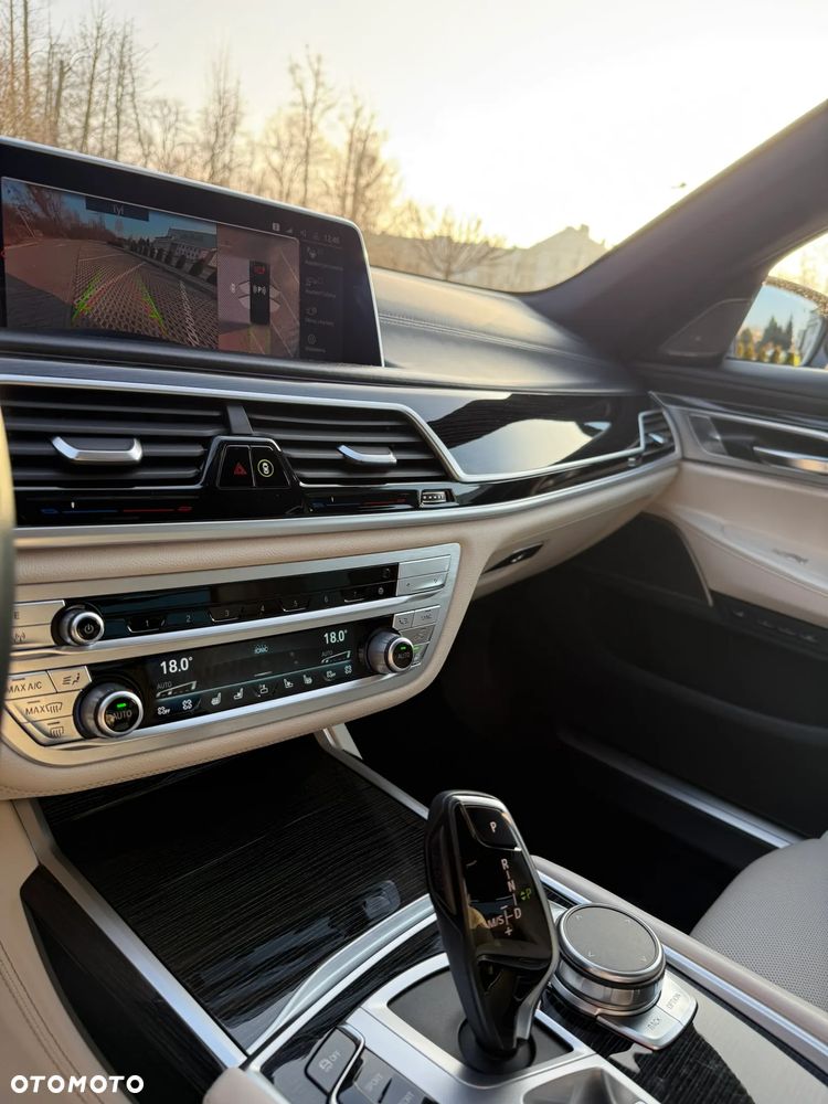 BMW Seria 7 750d xDrive - 26