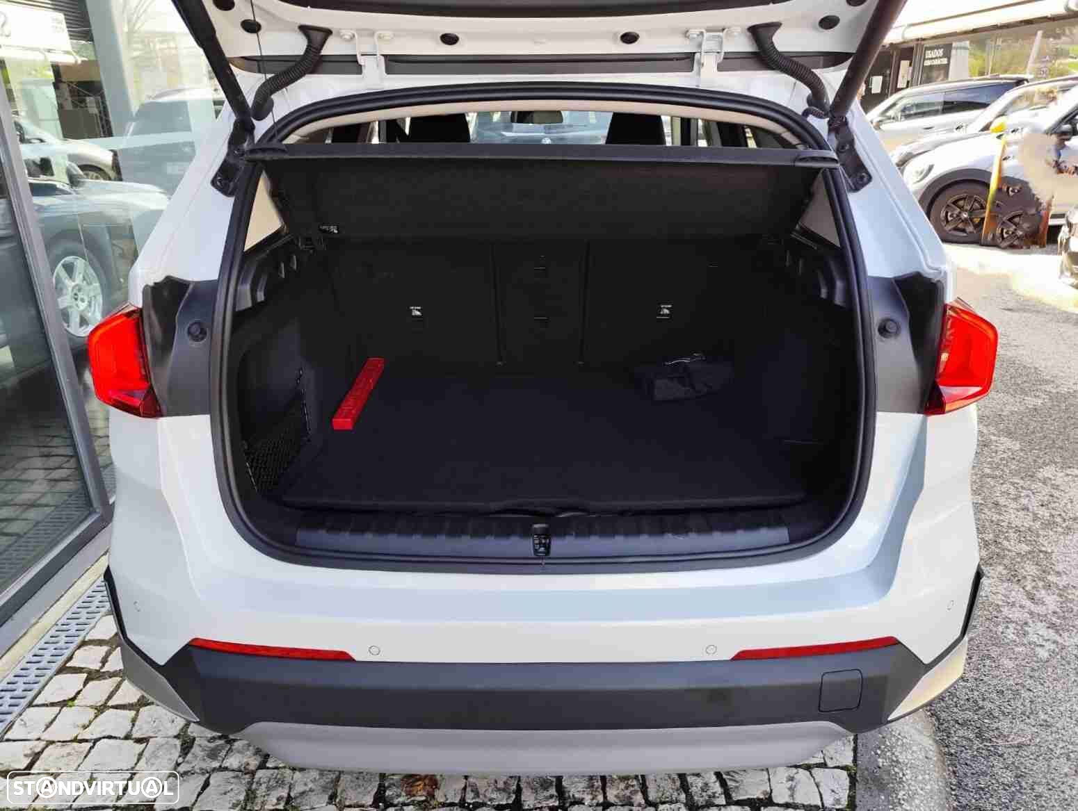 BMW iX1 xDrive30 - 16