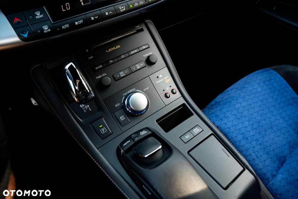 Lexus CT 200h F Sport - 36