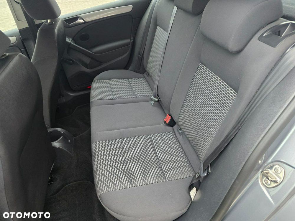 Volkswagen Golf - 28