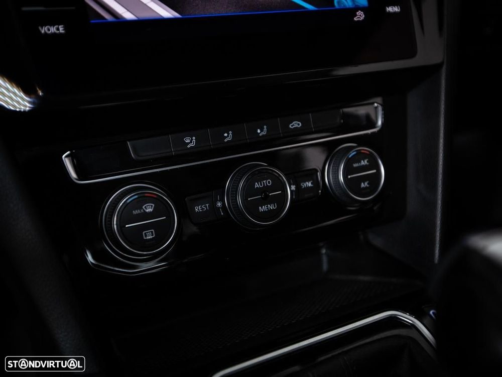 VW Passat 1.6 TDI Business DSG - 16