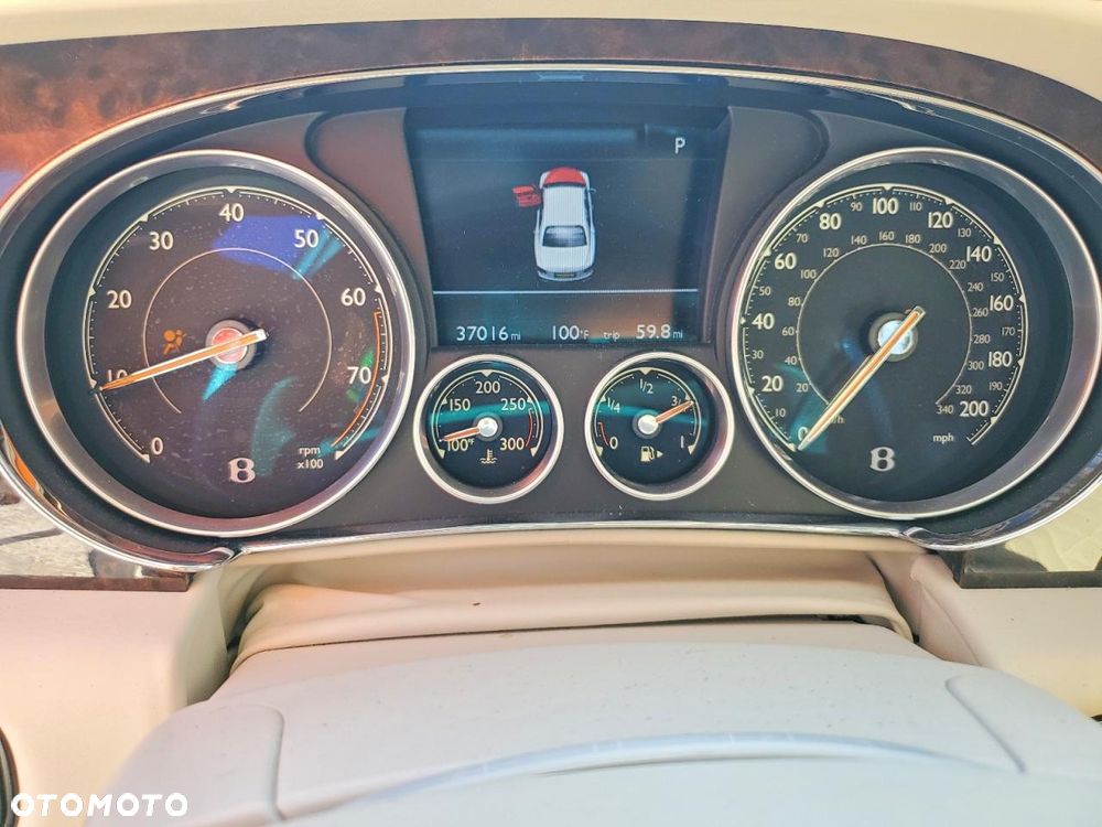 Bentley Flying Spur V8 - 11