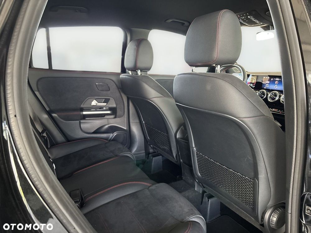 Mercedes-Benz GLA - 21