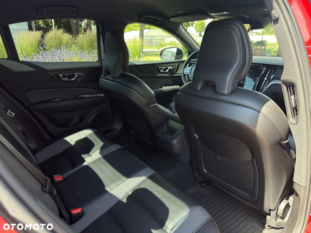 Volvo S60 T4 R-Design - 9