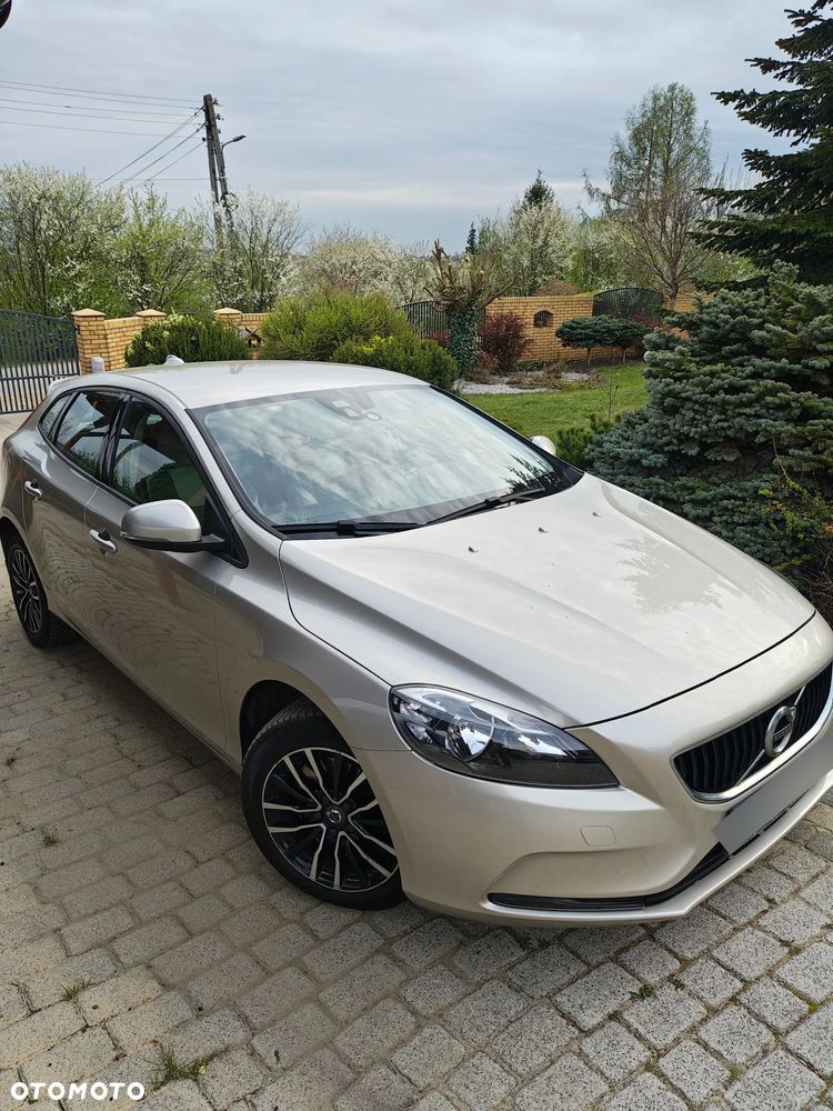Volvo V40 T3 Drive-E R-Design Momentum - 1