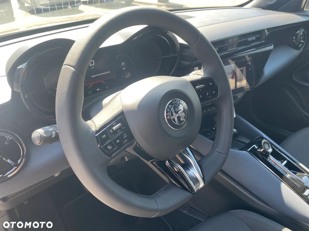 Alfa Romeo Junior 1.2 mHEV Sprint eDCT - 9