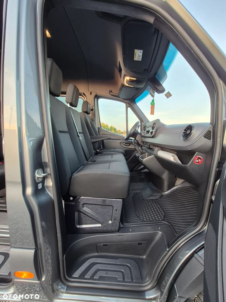 Mercedes-Benz Sprinter - 32