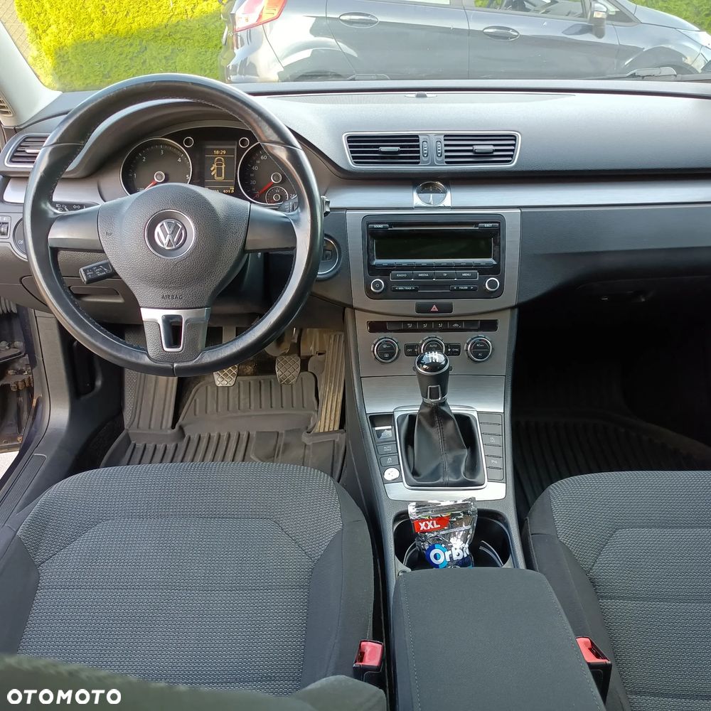 Volkswagen Passat 2.0 TDI Comfortline - 13