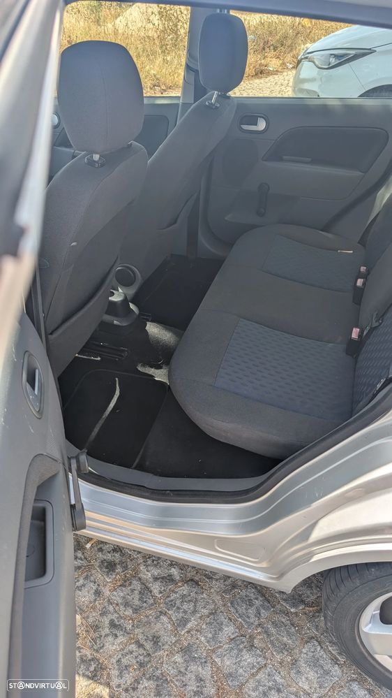 Ford Fiesta 1.4 Trend - 13