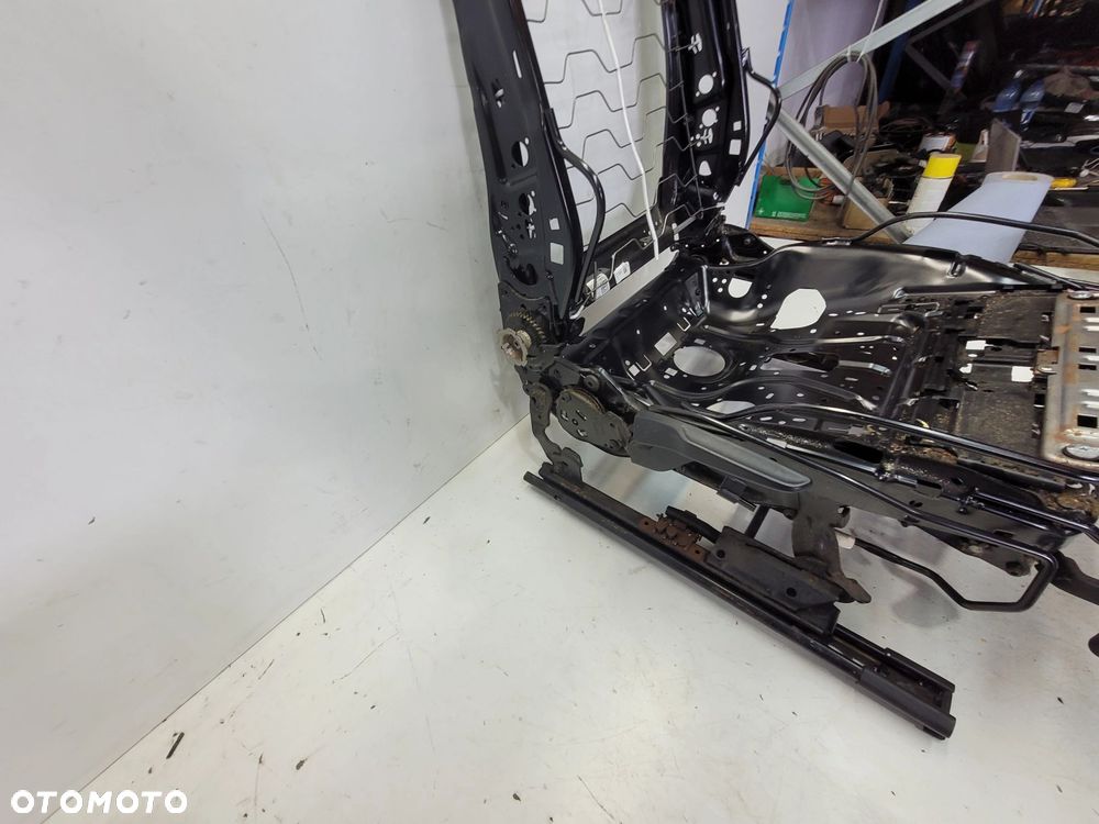 STELAŻ FOTELA PRAWY AUDI A3 8V 5Q4881046C 5Q4881106D - 3