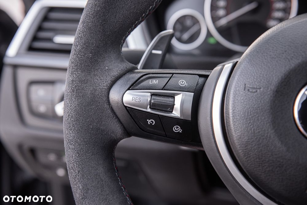 BMW Seria 3 330e iPerformance Advantage - 17