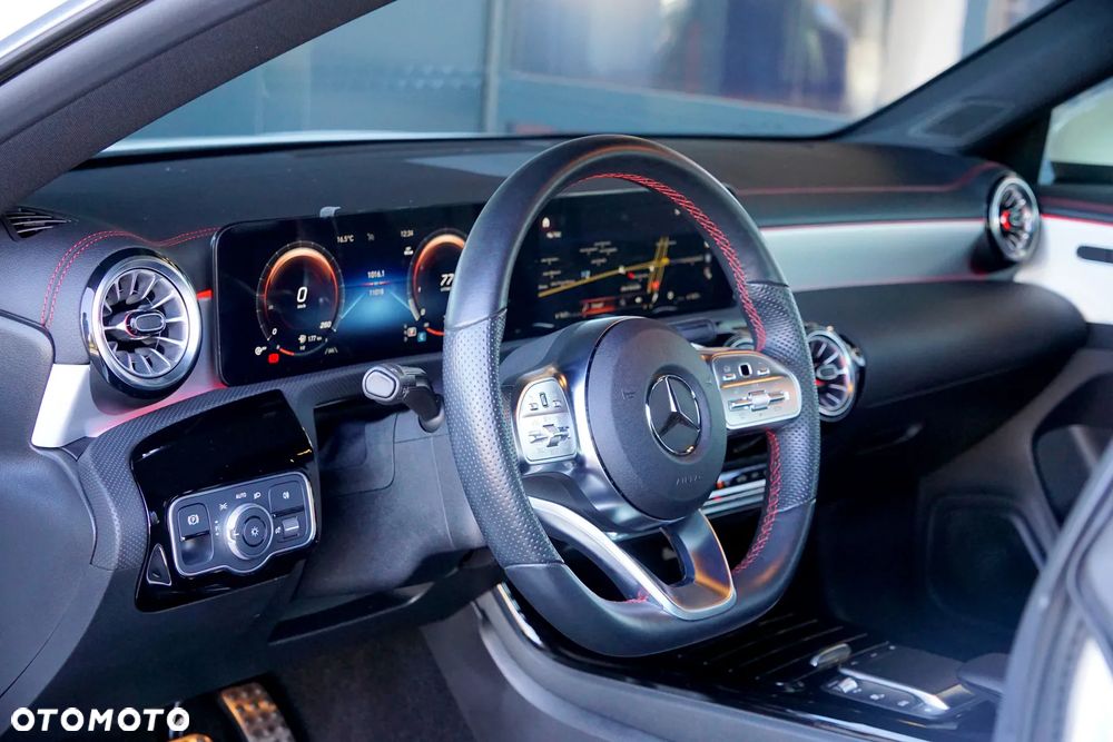 Mercedes-Benz CLA 180 AMG Line 7G-DCT - 17