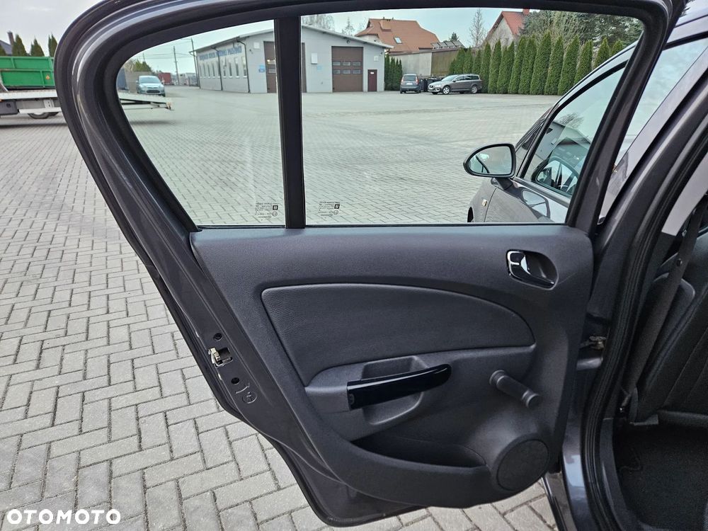 Opel Corsa 1.4 16V Cosmo - 24