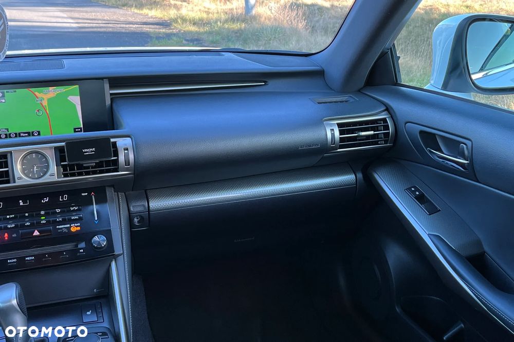 Lexus IS 300h F Sport - 18