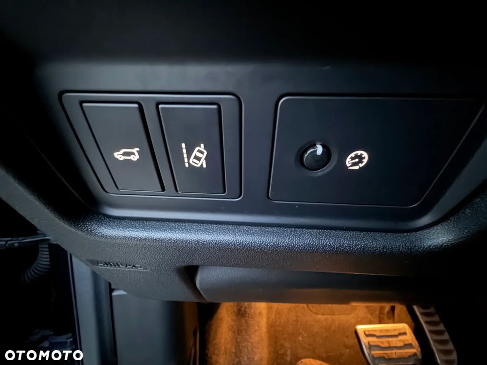 Land Rover Discovery Sport TD4 HSE Luxury - 33