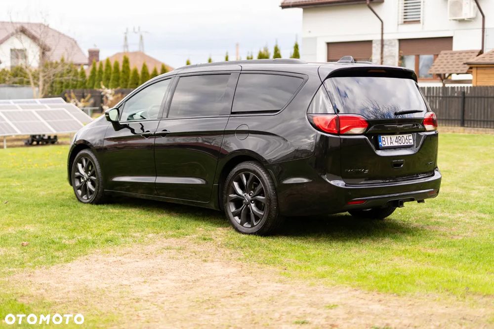 Chrysler Pacifica - 6